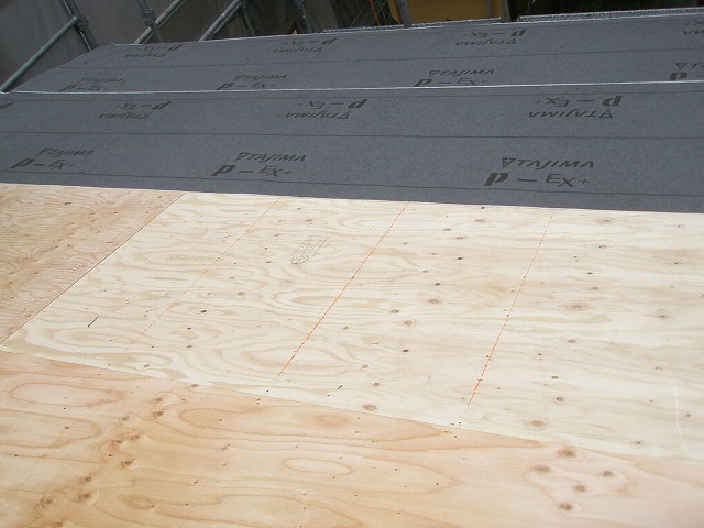 野地板設置中の屋根